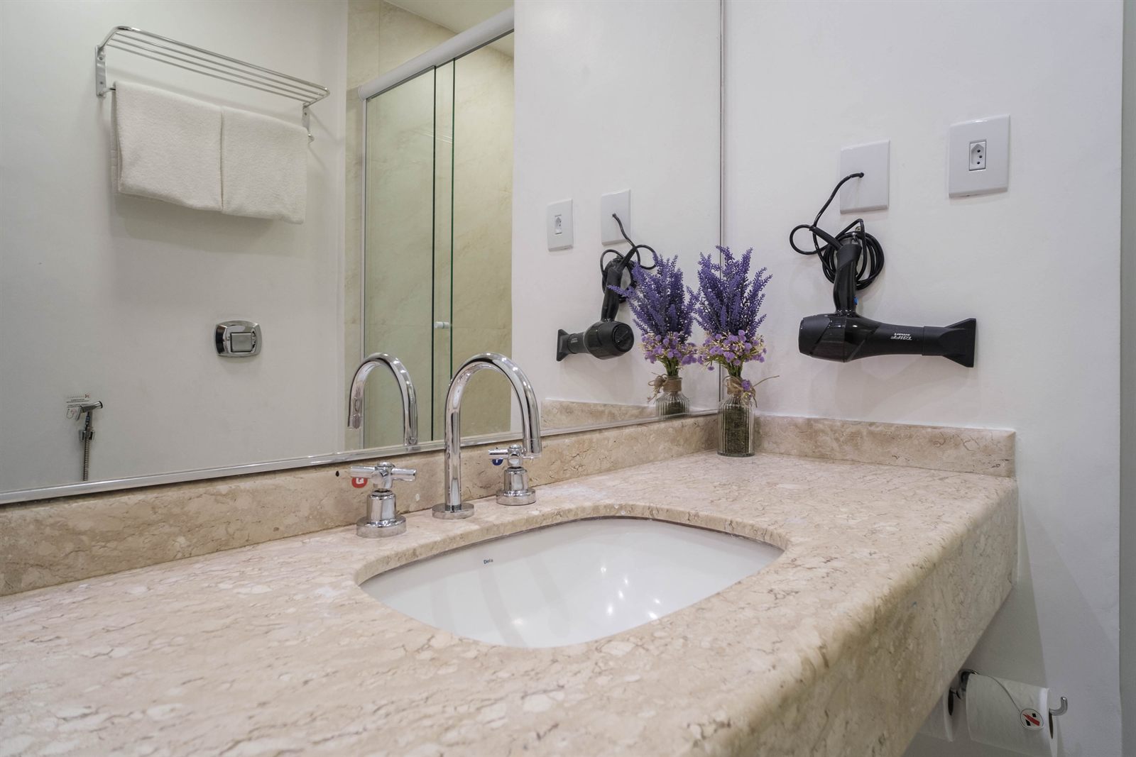 Hotel Normandie — banheiro 01