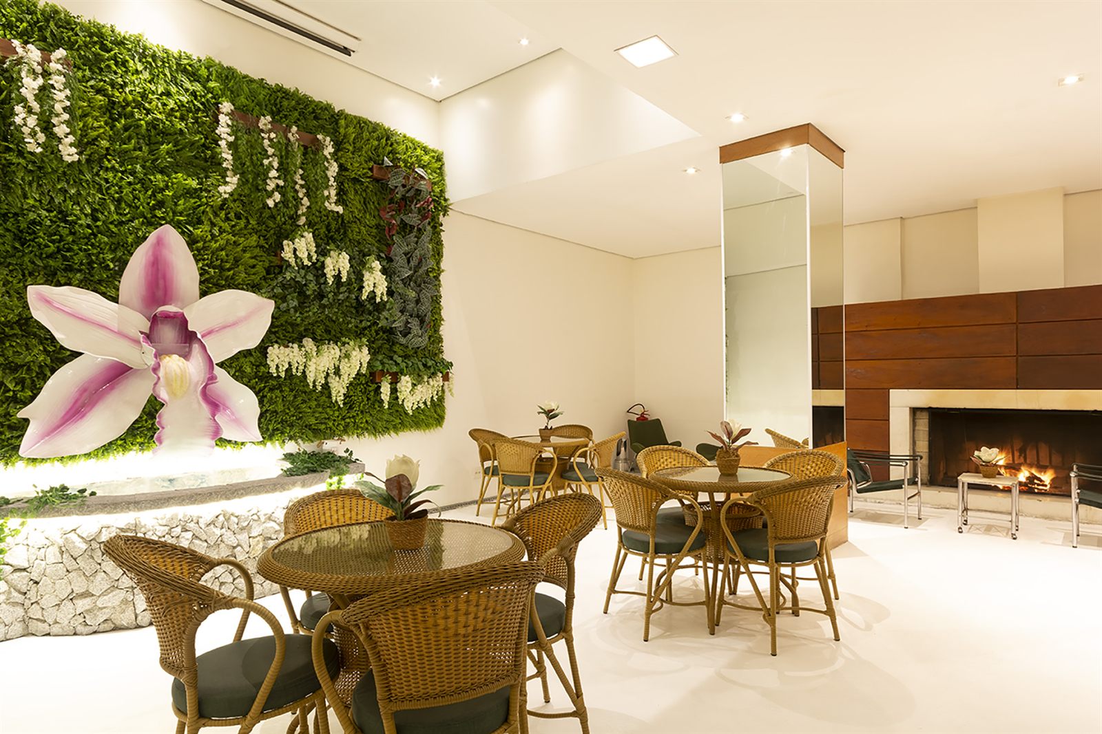 Hotel Normandie — jardim vertical