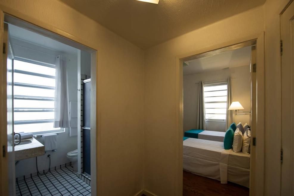 Hotel Normandie — quadruplo banheiro 01