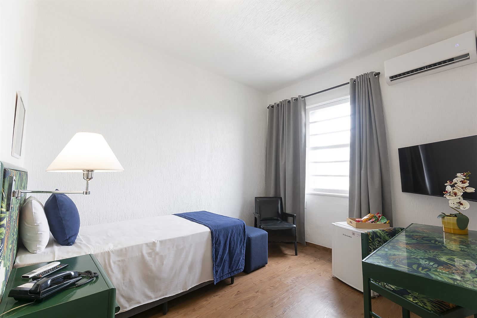 Hotel Normandie — quarto twin azul